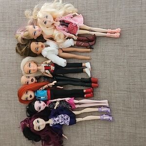 Bundle of 8 Dolls